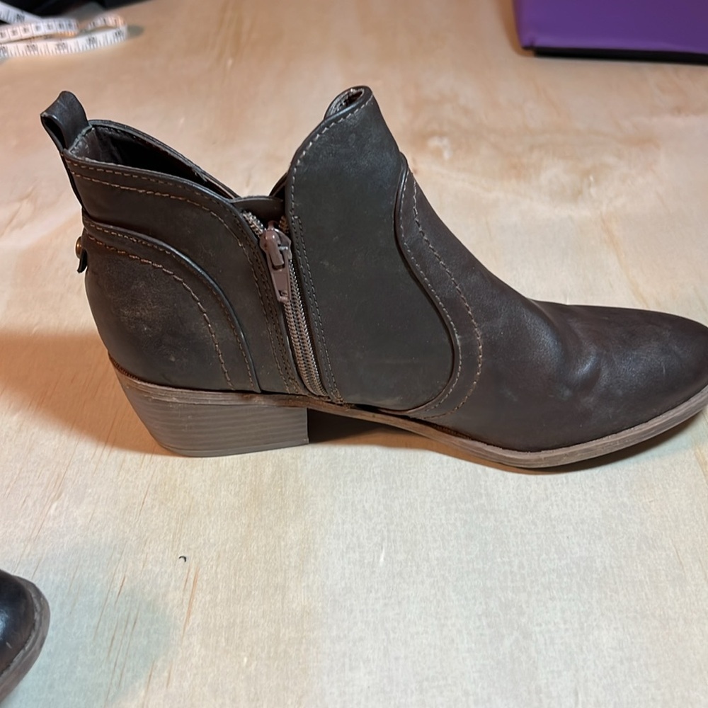 Guess Brown Ankle Boots Sz 7.5 - Picture 4 of 5